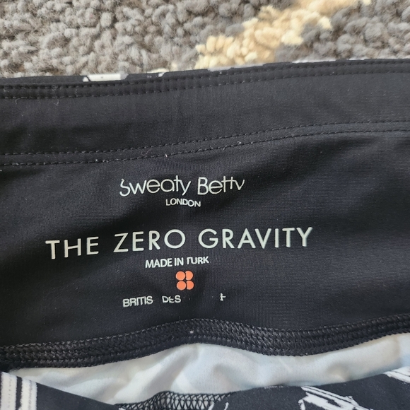 Sweaty Betty Zero Gravity Black Carnaby Photo Print High Rise Legging Size Small - Picture 6 of 11